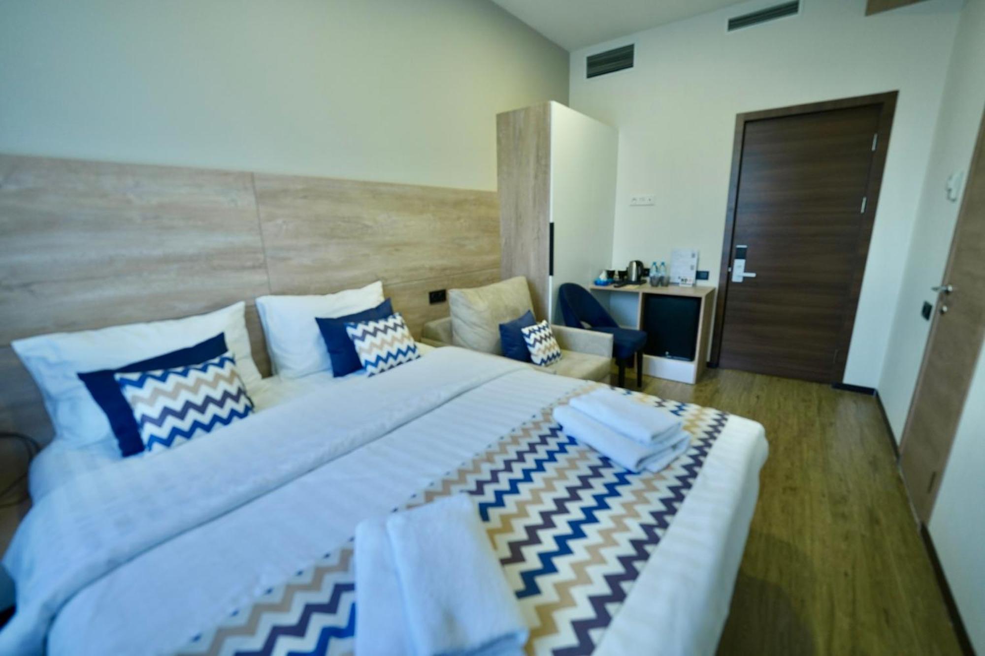 4Guest Hotel Erevan Esterno foto