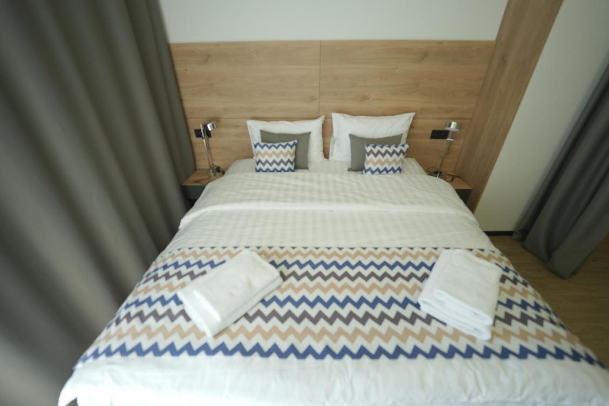 4Guest Hotel Erevan Esterno foto